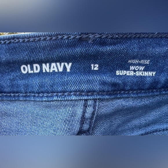 Old Navy High-Waisted Wow Super-Skinny Jeans - Picture 5 of 6
